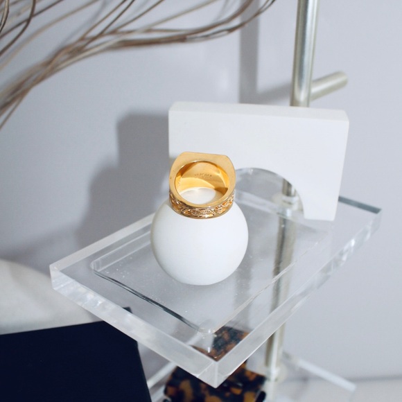 VERSACE Gold Western Barocco Signet Ring - Picture 5 of 9